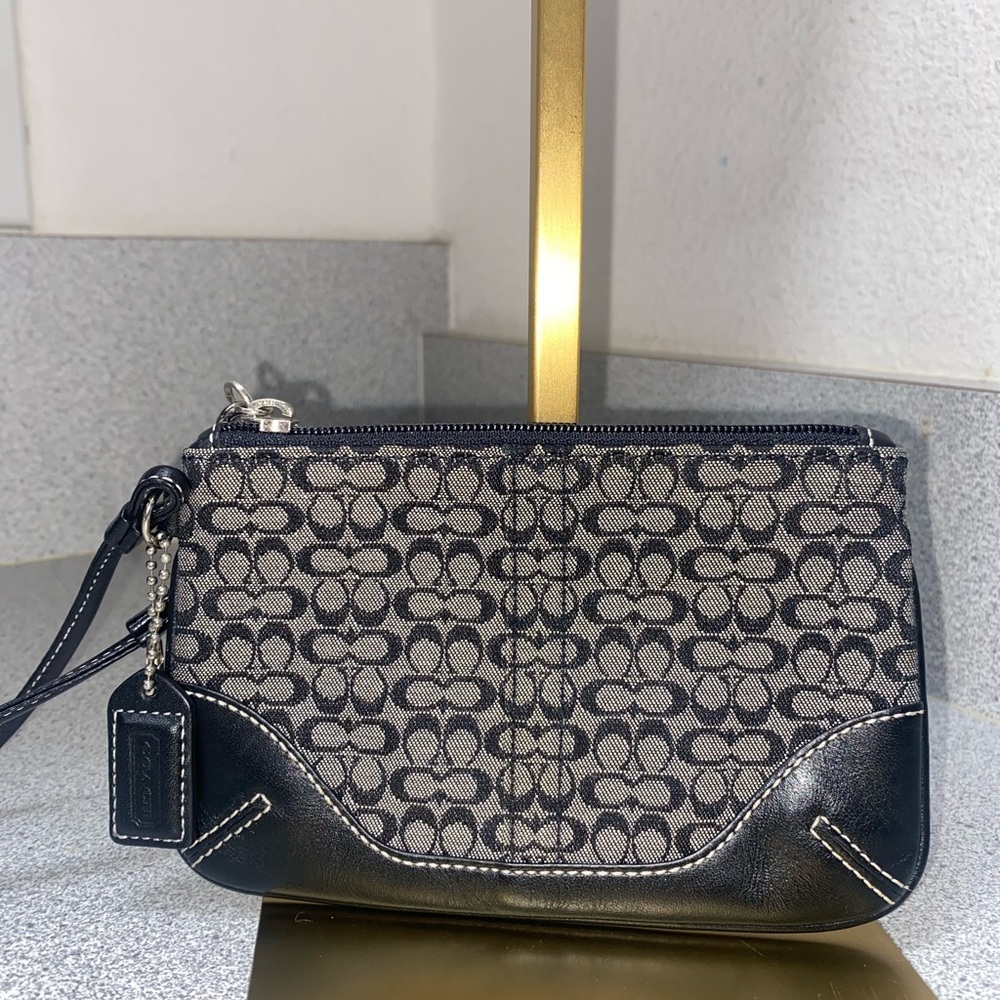 Coach Vintage Signature SoHo Wristlet GUC - Picture 2 of 11